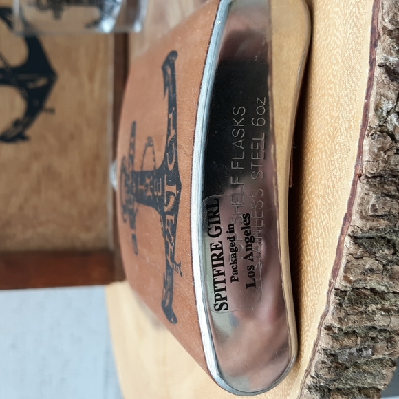 NWT SPITFIRE GIRL FLASK AND SHOT GLASSES SET - Picture 4 of 13